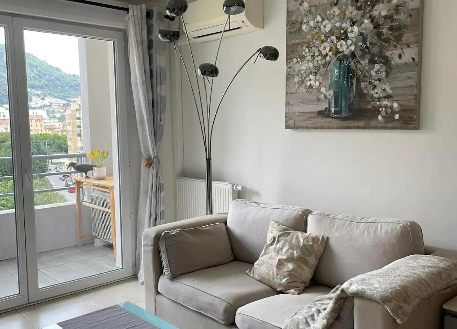 Apartment Nice Modern Flat, Air-Conditionning & Moutain View